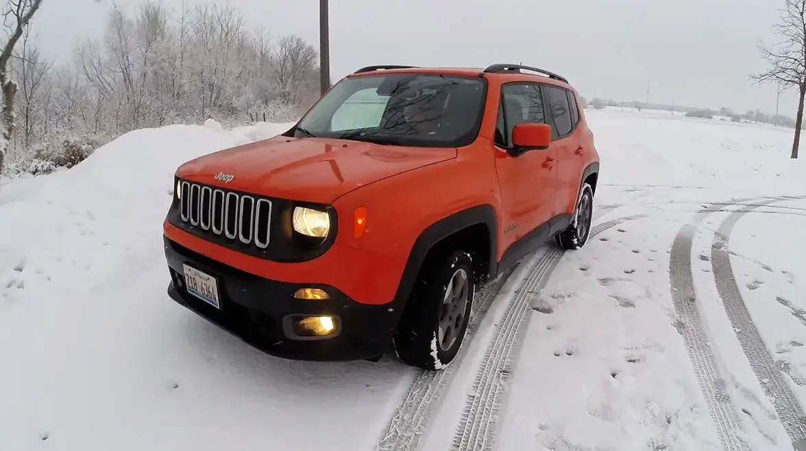 Jeep Renegade in the Snow