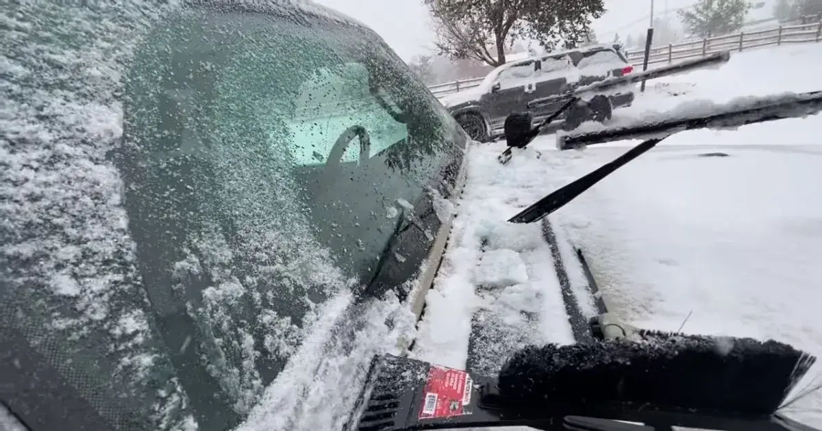 Windshield Snow Cleaning