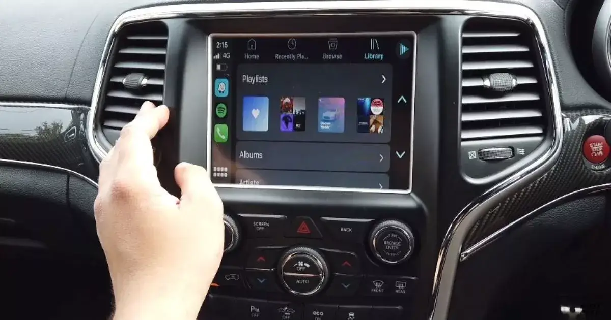 Integration of Apple CarPlay in Jeep Cherokee