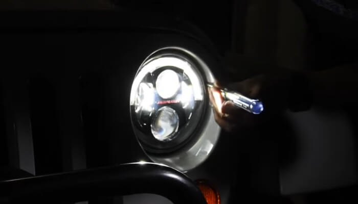 Signs that Your Jeep JK Headlights Need Adjustment